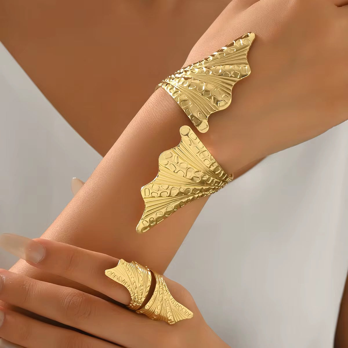 Gold Plated Leaf bracelet