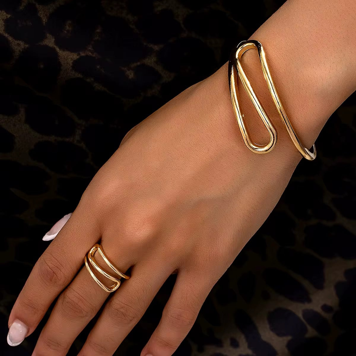 Big Charms Gold bracelet set